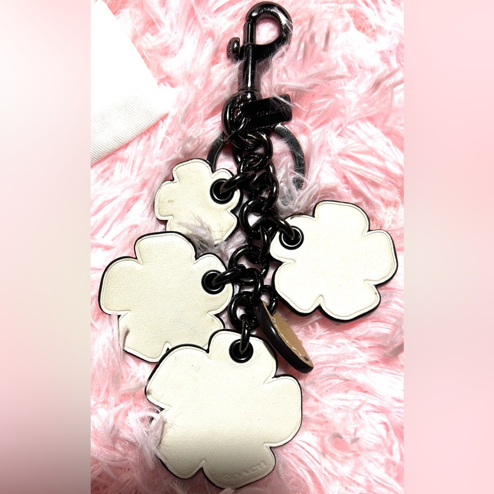 COACH TEA ROSE MIX BAG CHARM- CHALK/ELM - Picture 3 of 12